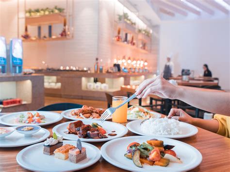 Stay in Comfort at Holiday Inn Express Manila Newport, Pasay City.