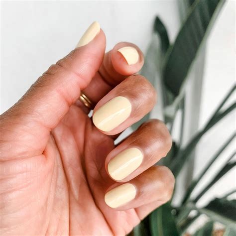 8 Butter Yellow Nail Ideas We're Trying Next | Who What Wear