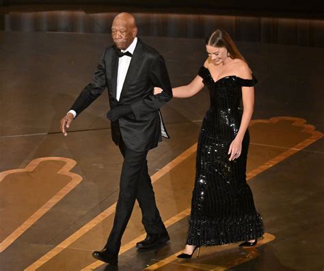 What Happened to Morgan Freeman Hand? Accident, Update