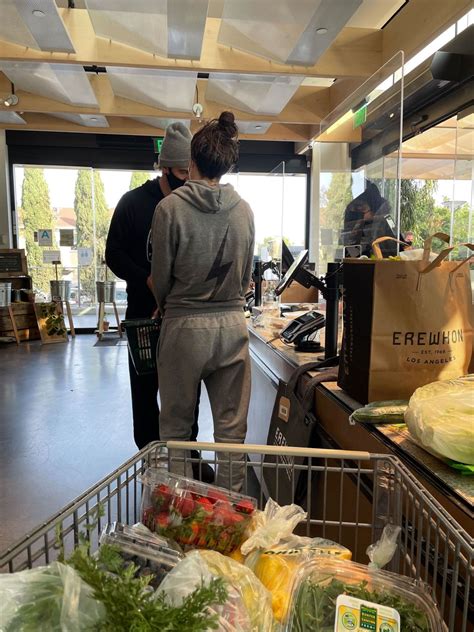 Shailene Woodley - Shopping at Erewhon Market in Santa Monica 05/10 ...