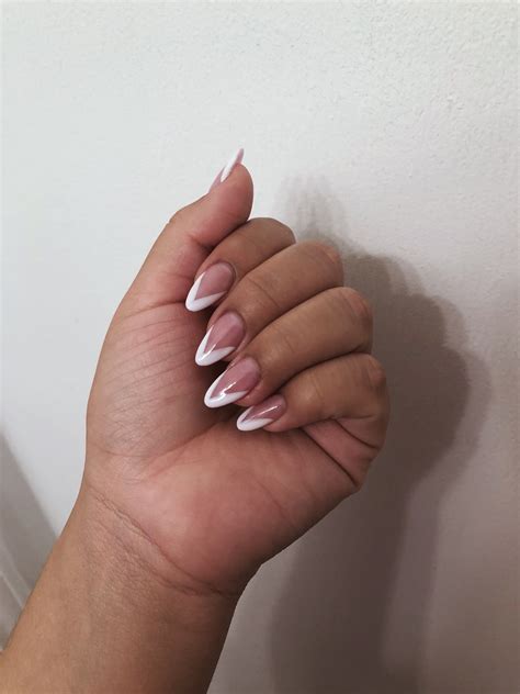 v form, french tip | French tip nails, Triangle nails, French acrylic nails