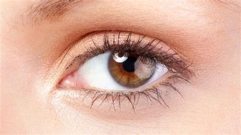 How To Whiten Eyes Quickly: 5 Safe Home Remedies To Try Today