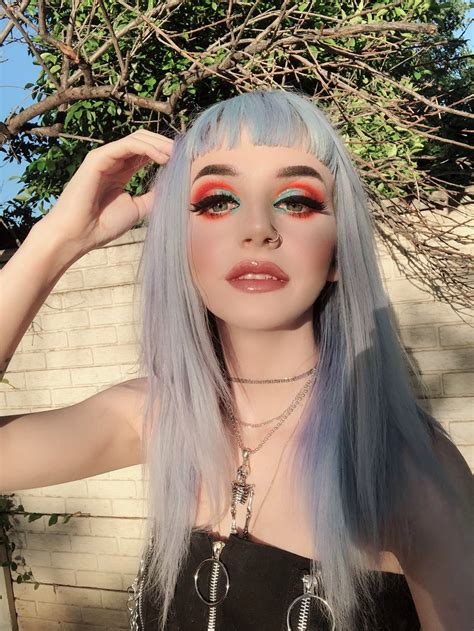 hellcat on Twitter: "@KirstenKaye_ @atleeeey @KATVONDbeauty @Sephora I wish I could cut crease ...