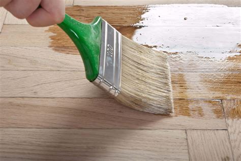 How to Get Paint Off Of the Vinyl Floor? - Housekeepingbay