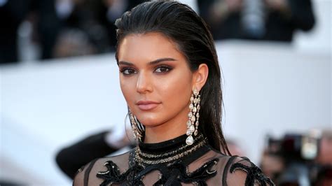 Kendall Jenner Poses Nude and Addresses Modeling Critics in Harper's ...