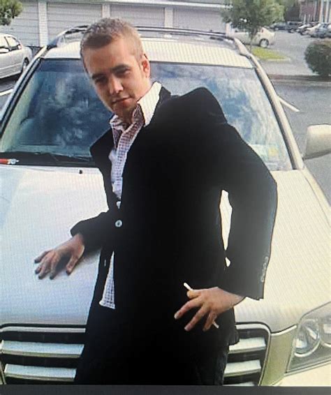 I felt very seductive in this pose with moms suv : r/blunderyears