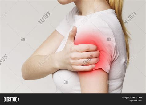Upper Arm Pain, Woman Image & Photo (Free Trial) | Bigstock