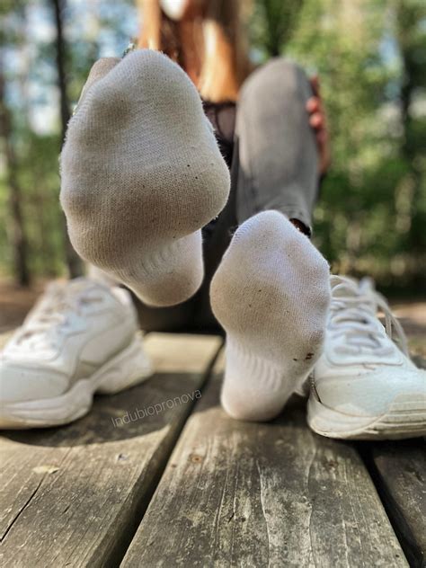 They smell as good as they look : r/sockfetish