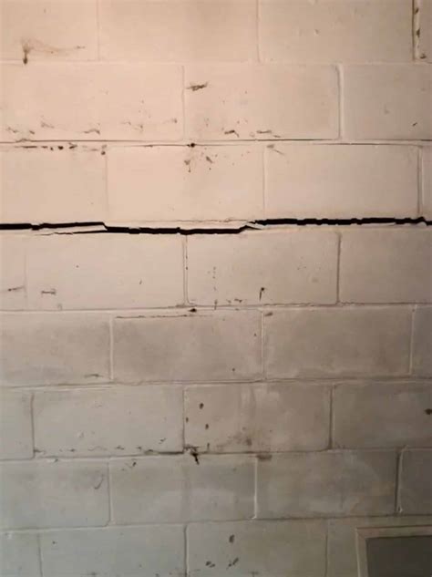 How Serious is a Horizontal Foundation Crack? - My Foundation Repairs