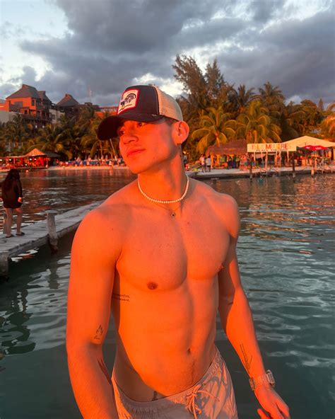 A L E X | Te mereces un bato que pa toda la vida contigo se quiera ...