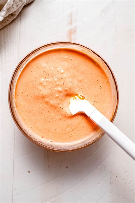 Homemade Sriracha Mayo Recipe (Creamy & Delicious!)