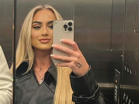 Alisha Lehmann begeistert mit Bikini-Trick und Fitness-Pose | Express