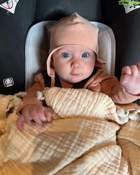 Actress Winter Ave Zoli HD Instagram Photos and Wallpapers December ...