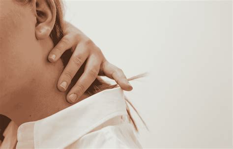 What to Text Someone Who Is Suicidal: Do’s and Don’ts