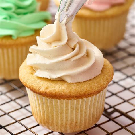 Buttercream Frosting Recipe: Perfectly Sweet and Smooth | The ...