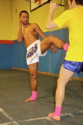 Pantaloni Da Boxe Thailandesi E Guanti Da Boxe Fotografia Edoriale - Immagine Di Guanti - 11