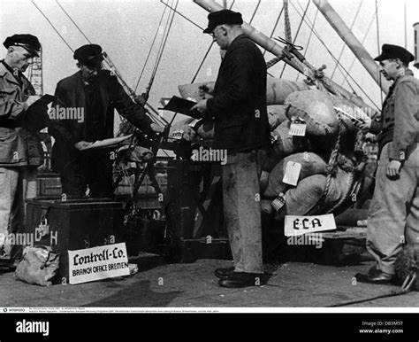 postwar period, reconstruction, European Recovery Program (ERP), inspectors checking a load of ...