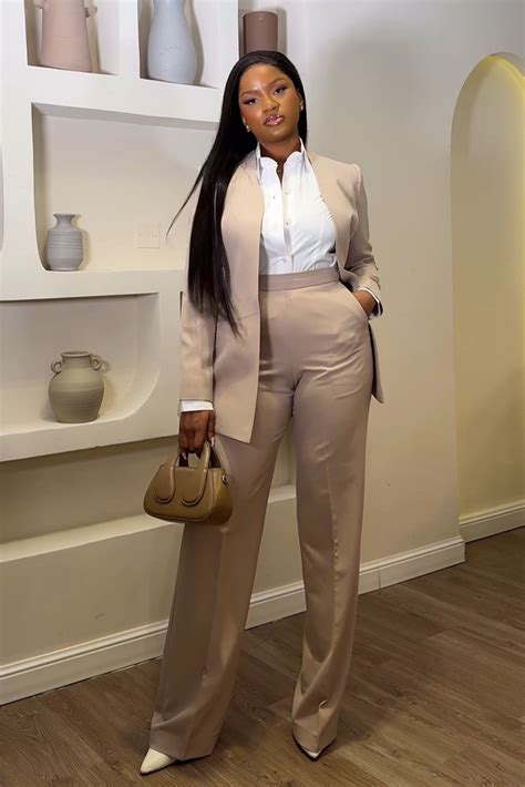 Pin de F. Audrey Danielle en Graduation | Ropa sport elegante mujer, Ropa casual elegante, Ropa ...