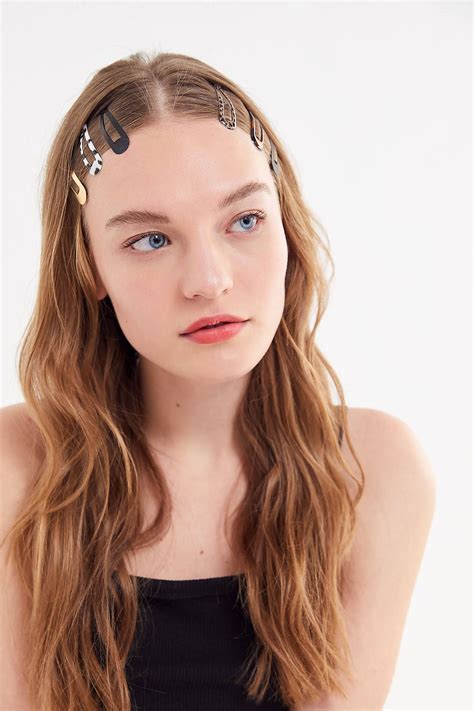 Oh Snap Flip Clip Set | Urban Outfitters | Snap clips hairstyles, Clip ...