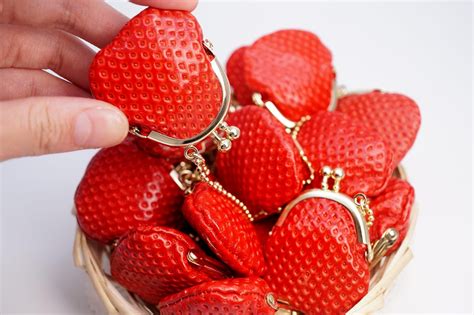 Strawberry-shaped Cowhide Leather Coin Purse - Etsy Canada, 2025 | Aksesuarlar, Çanta, Çantalar