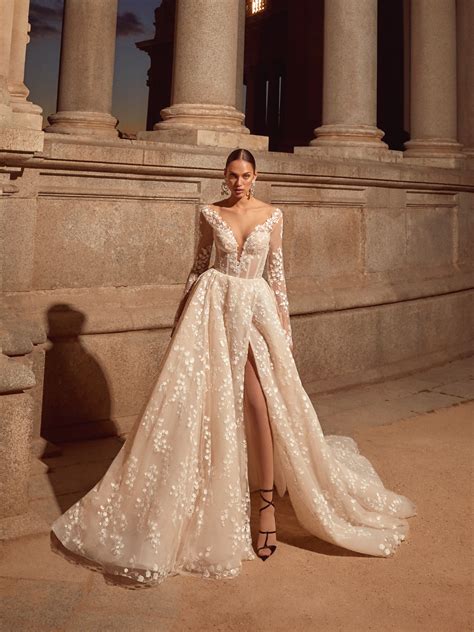 Reina | Deep V Corset Long-Sleeve Wedding Ball Gown - Amor - Bridal Dresses - Galia Lahav