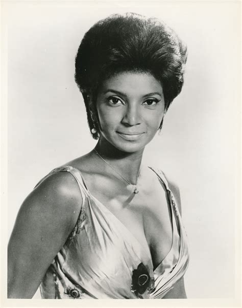 Nichelle Nichols | Star trek original series, Star trek tv, Nichelle ...