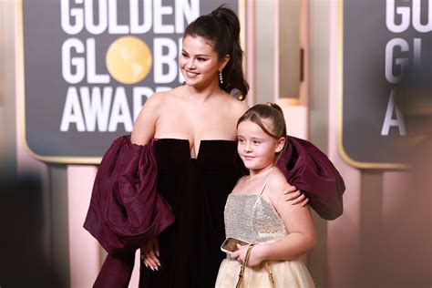 Selena Gomez brings sister Gracie as date to Golden Globes 2023