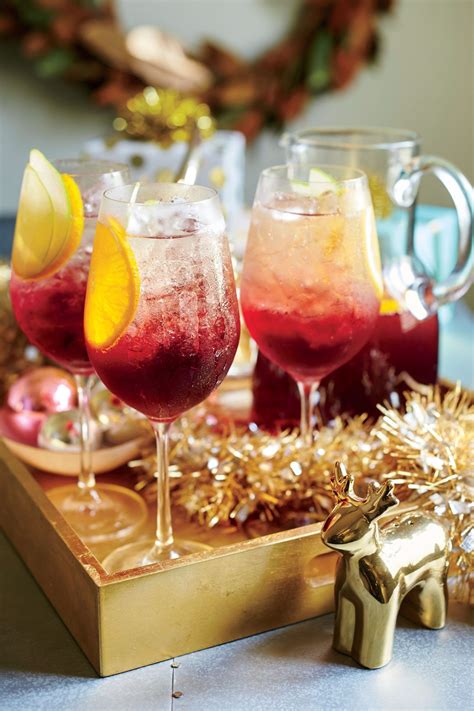 Our Favorite Thanksgiving Cocktail Recipes: Cranberry Sangría Punch