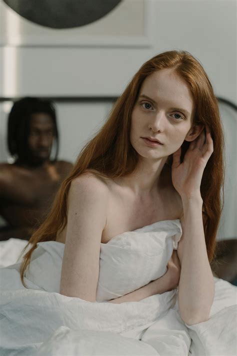 Naked Women In Bed Photos, Download The BEST Free Naked Women In Bed ...