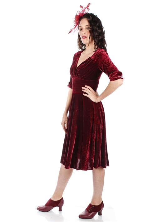 1950s Jazzy Belle Velvet Party Dress in Burgundy - Wardrobeshop