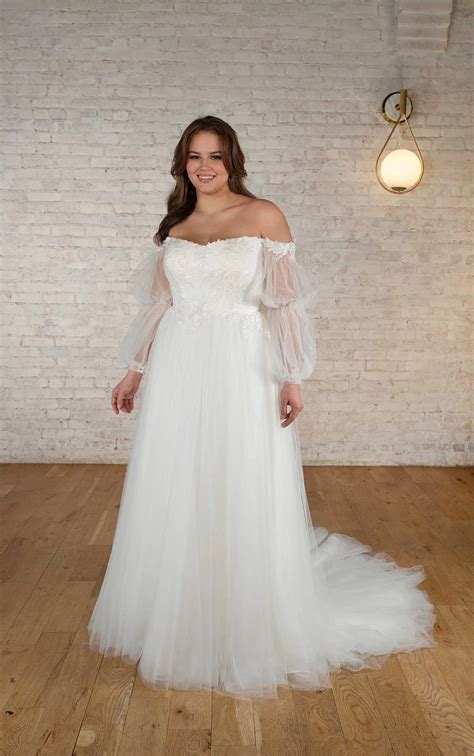 PLUS SIZE BOHO WEDDING DRESS with Lace Tulle and Sleeves