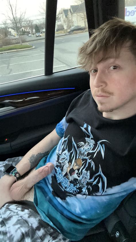 Wanna have some fun in the parking lot? : r/PublicBoys