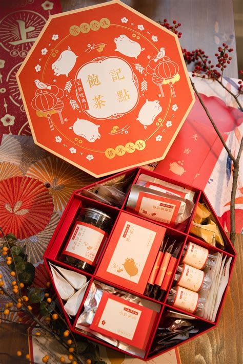 Baoji Chinese new year Tea & Snacks Gift Box packaging on Behance ...