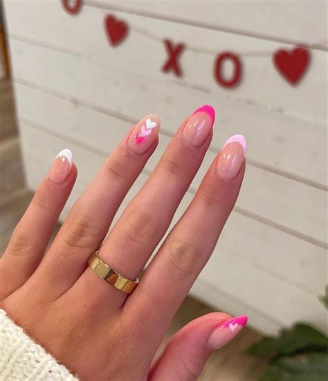Valentine’s Nails 😍 | Valentines nails, Valentine's day nails ...