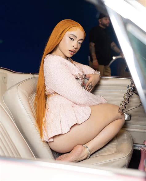 Αubrey Plaza : r/celebrity_soles