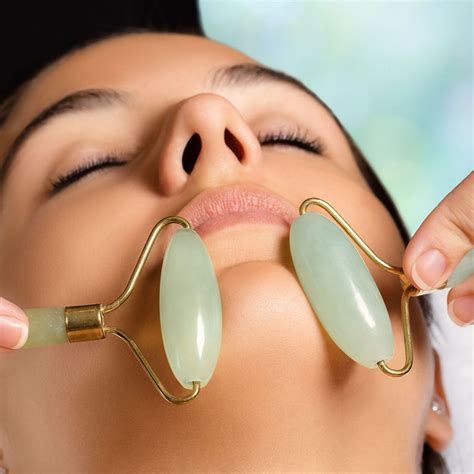 What Is a Jade Roller and How Does It Work? | Giok, Facial, Kolagen