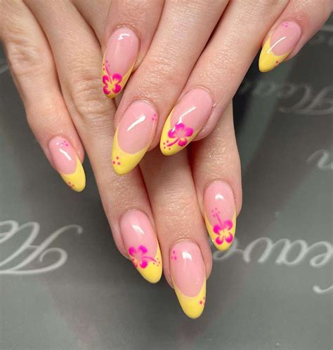 30 French Tip Nail Designs to Elevate Your Manicure | Gel nails ...