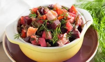Винегрет с морской капустой и рыбой — рецепт от ВкусВилл