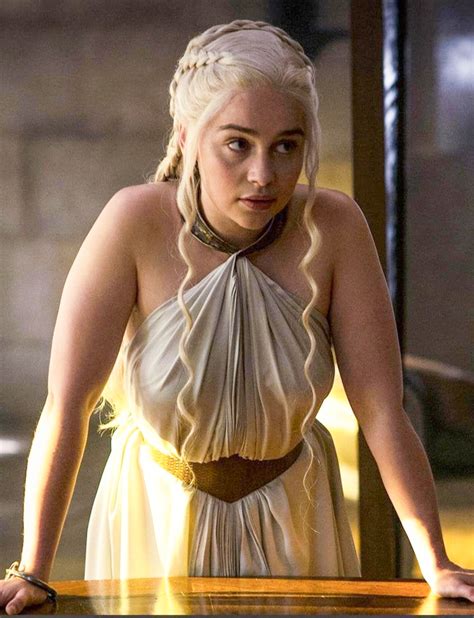 Thicc Emilia Clarke = best Emilia? : r/jerkofftoceleb