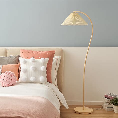 5+ Stylish Floor Lamps for Your Small Space - Vakkerlight