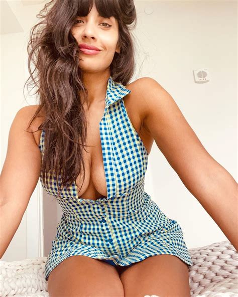 Jameela Jamil (Cleavage Collection) : r/BritishCelebrityBabes