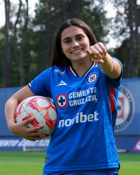 Primer refuerzo de Cruz Azul Femenil rumbo al 2026: Mía León - Club de Futbol Cruz Azul S. A. de ...