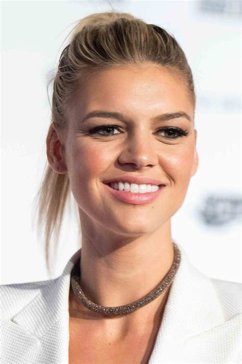Kelly Rohrbach - FilmAffinity