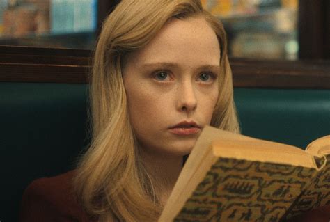 Quién es Suzanna Son, la actriz que hace de Adeline Watkins en la serie ...