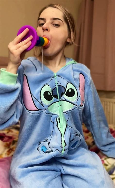 Dildo in my mouth again 💦 : r/WeBeSluts