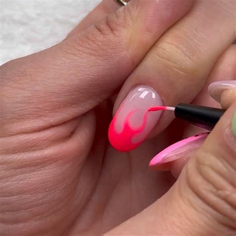 Hoe Maak Je Flame Nail Art? - Nail Art Blog - Pink Gellac