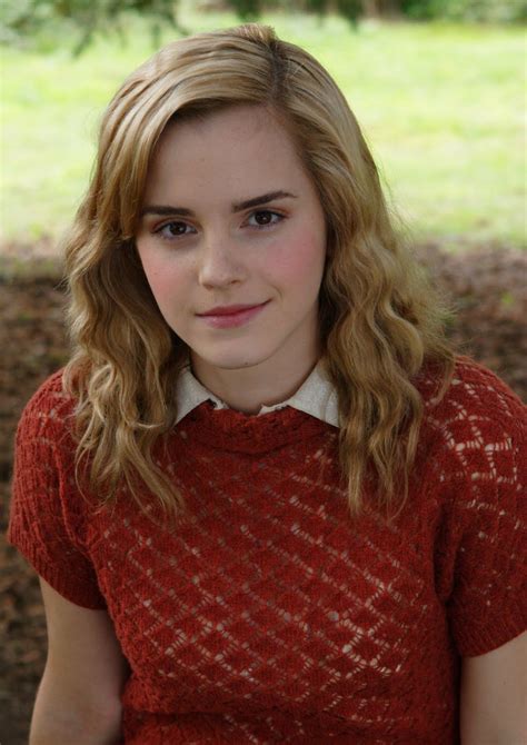 New Doodles Photos: Hot Emma Watson Pictures, Sexy Emma Watson Photo ...