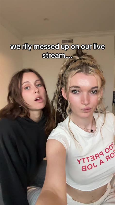 find us (Stella heheh) r u my neighbor | madi 🖤underwater photographer ...