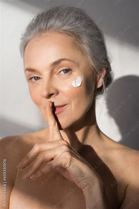Foto de Photo of senior woman with soft skin posing at the studio do ...