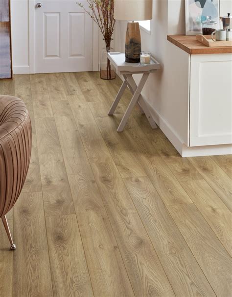 Palermo Long - Golden Oak Laminate Flooring | Flooring Superstore